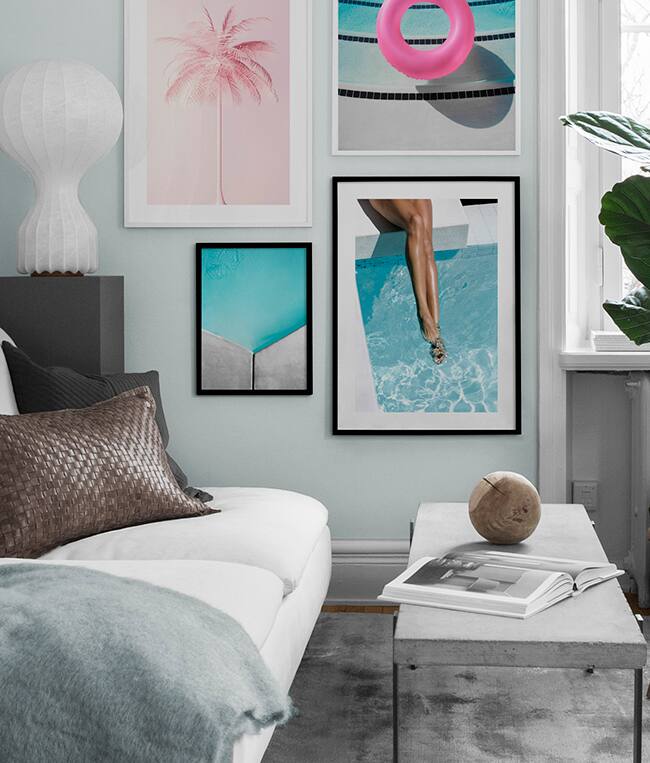 Decorate living rooms with posters in a summery theme