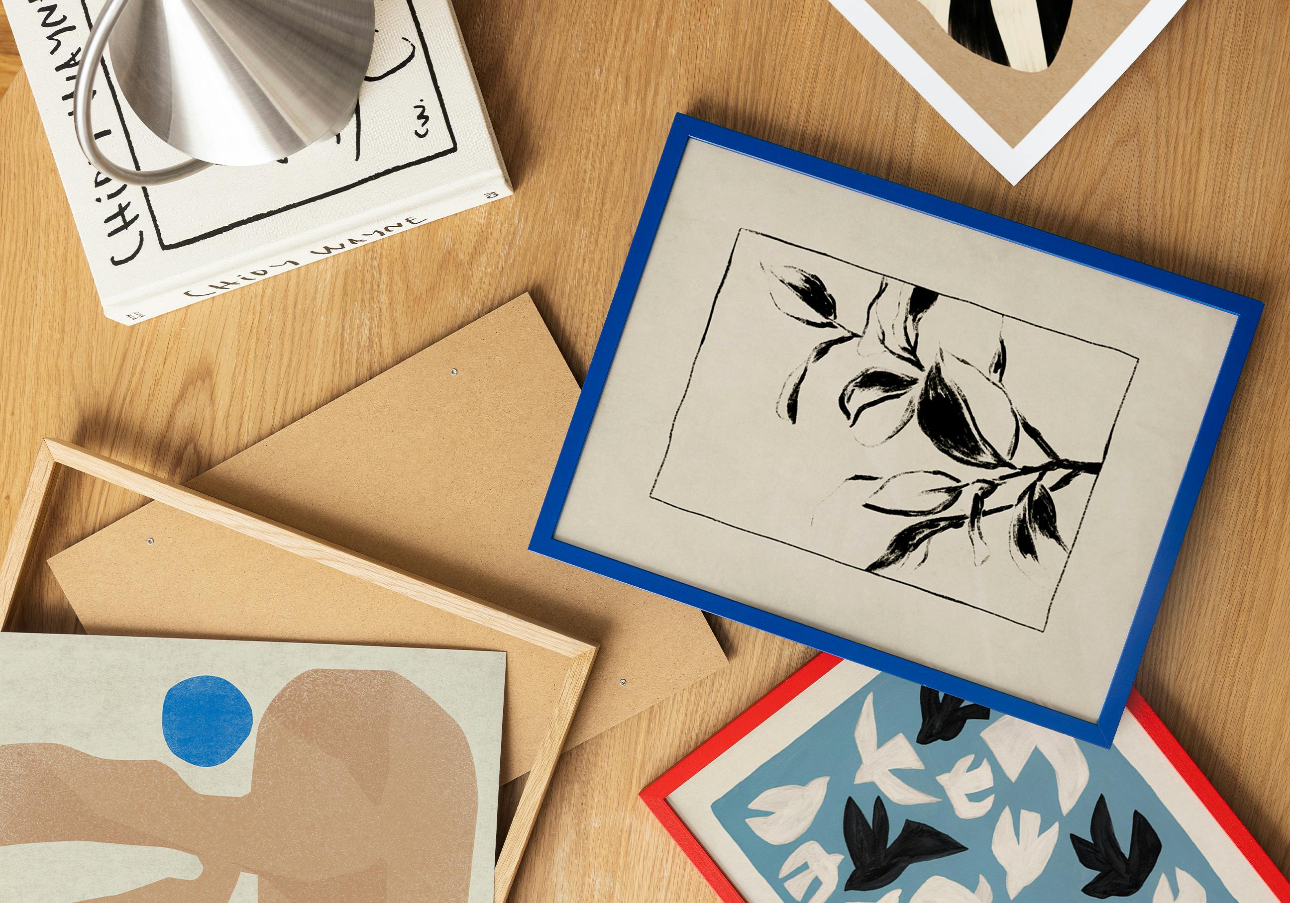 So verschönerst du deine Wände mit farbigen Rahmen