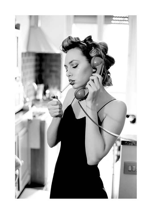 Kitchen Calls Poster - Fotografia in bianco e nero di una donna al