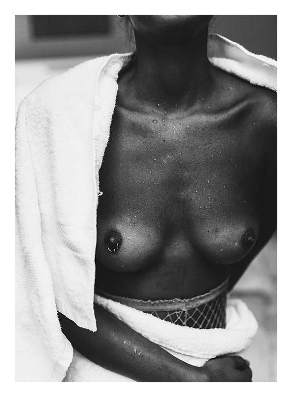 Getting Dry Poster (70x100 cm) - Zwart wit posters