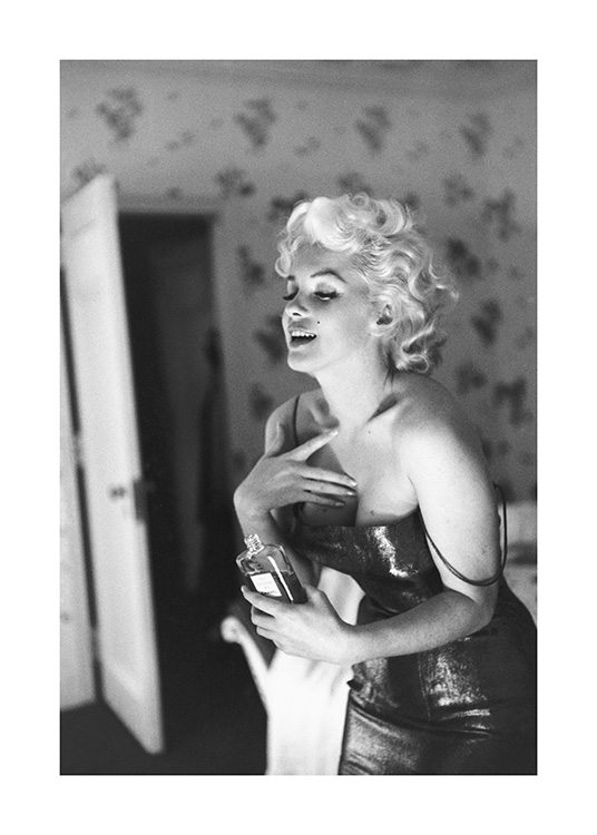 gewicht stel je voor Interpunctie Marilyn Monroe Poster - Vintage black-and-white portrait of Marilyn Monroe  - desenio.com