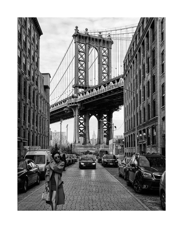 Woman by Manhattan Bridge Affiche 0