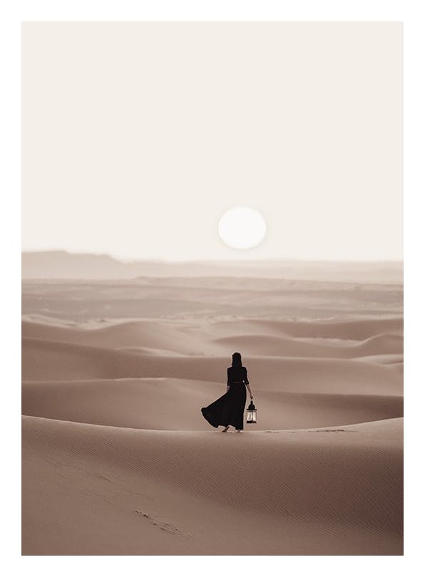 Woman in Desert Poster (50x70 cm) -  Bilder mit Naturmotiven