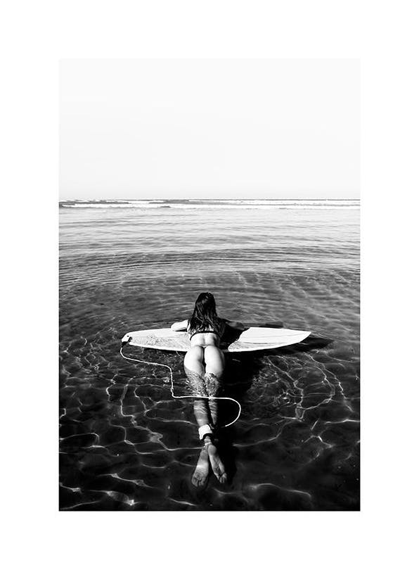 Prints - Floating on Surfboard Print (50x70 cm) - Black & white prints
