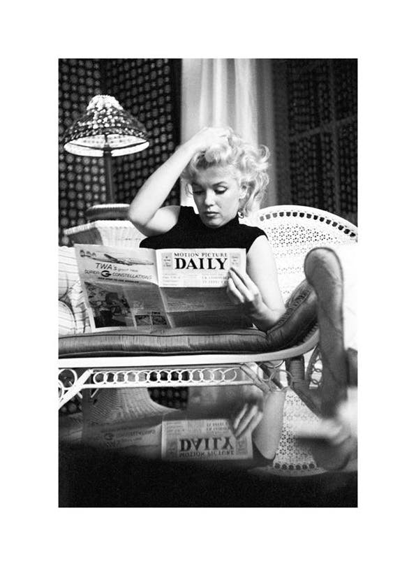 Marilyn Monroe Reading Poster (50x70 cm)- Fotografie iconiche
