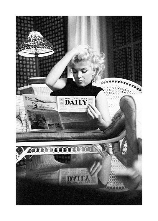 Marilyn Monroe Reading Poster - B&W Marilyn Monroe 