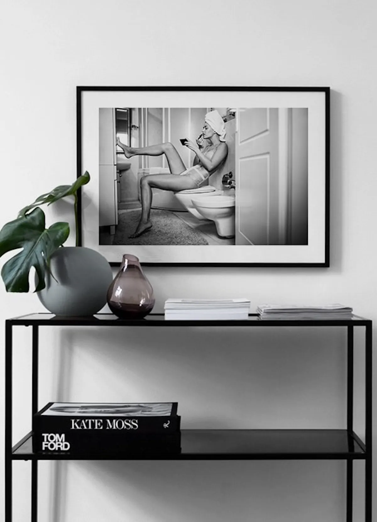 Painting Lips Poster - Woman in bathroom - desenio.com