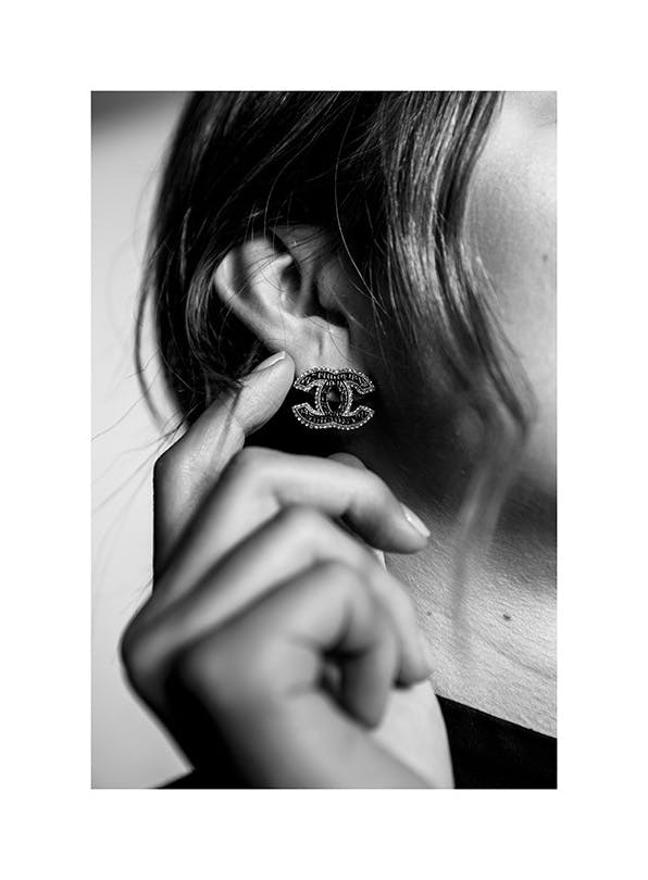 Chanel Earrings Poster (50x70 cm)- Arte fotográfica