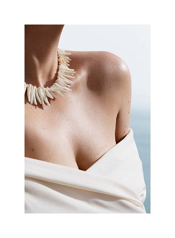 Seashell Shoulder Poster (30x40 cm)