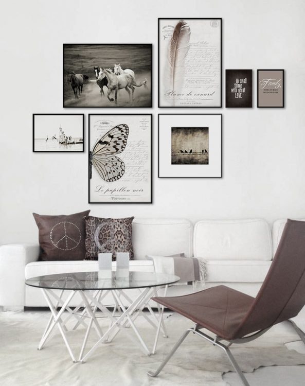collage og bildevegg over sofa, plakater med vintagemotiv