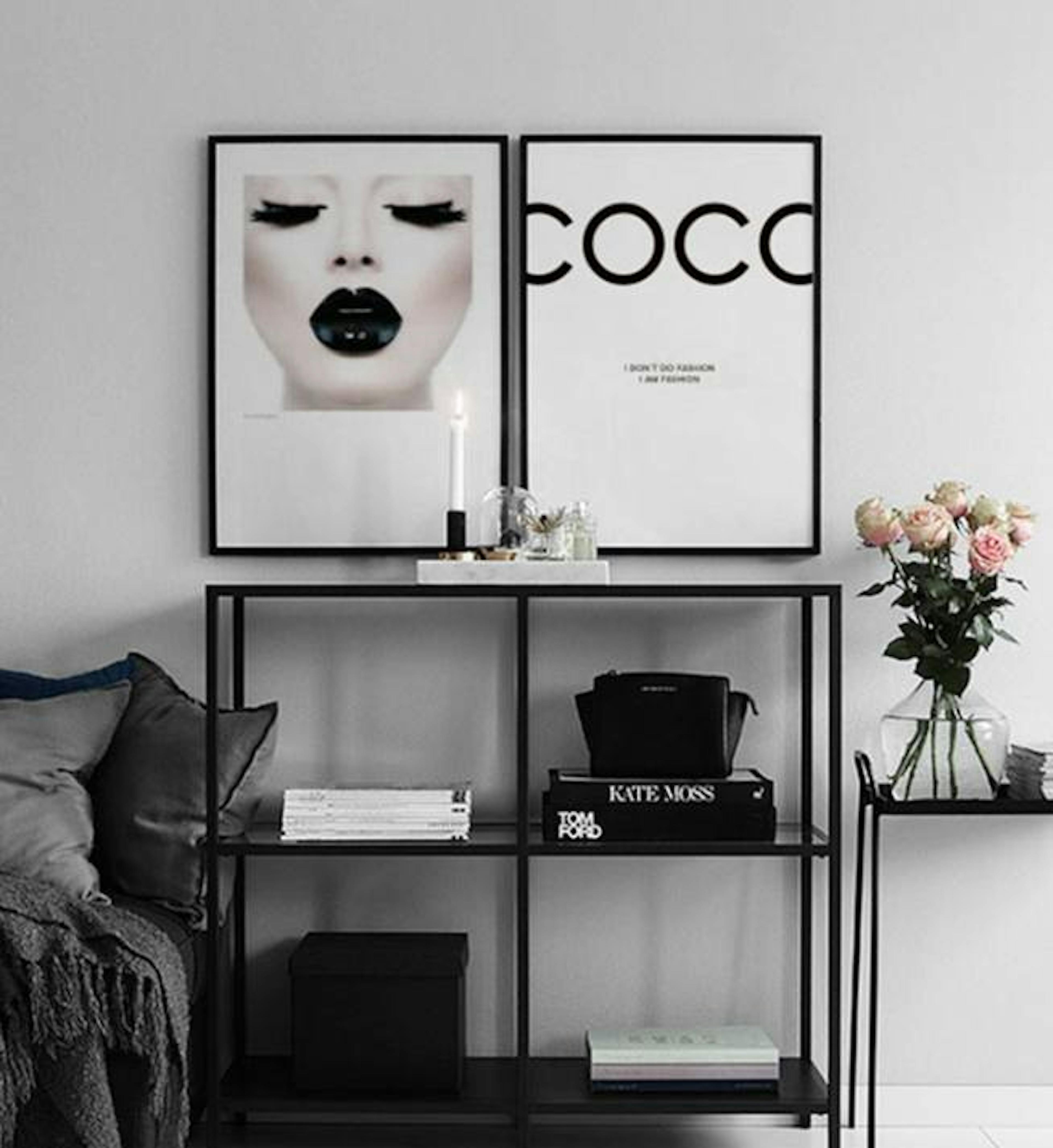 Chanel posters met Chanel print.