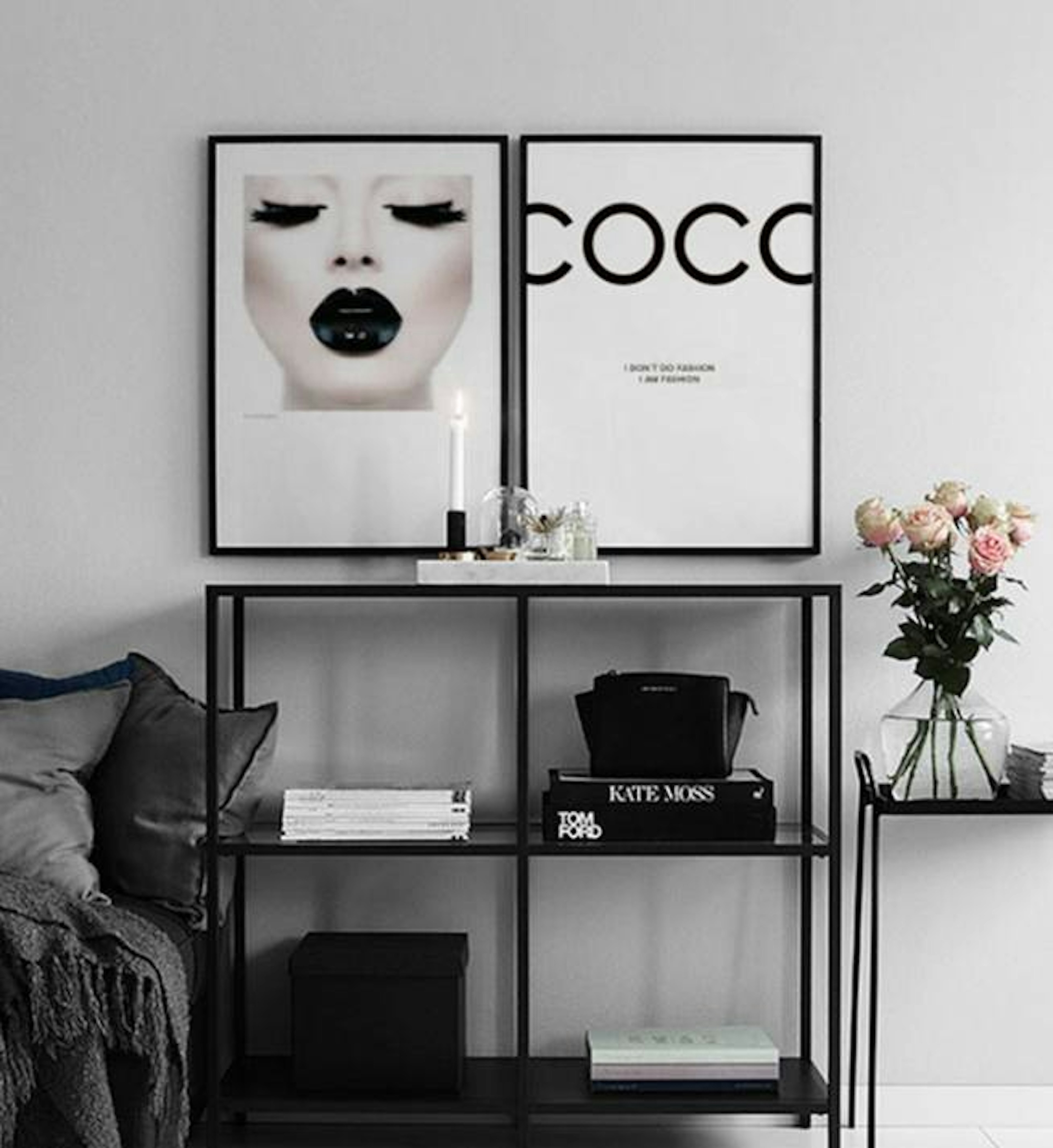 Chanel posters med Chanel print.