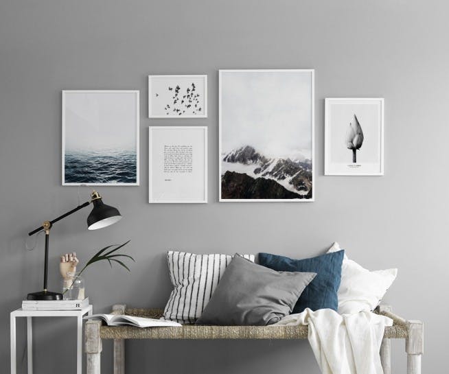 Bilderwand über dem Sofa im Wohnzimmer, Poster zum Dekor