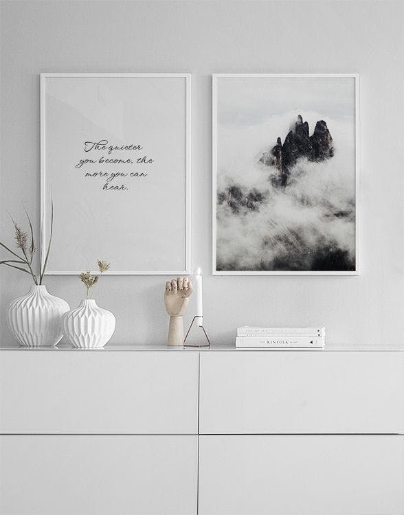 Plakater med fotokunst af bjerg og tåge. Flot plakat til en nordisk stil.