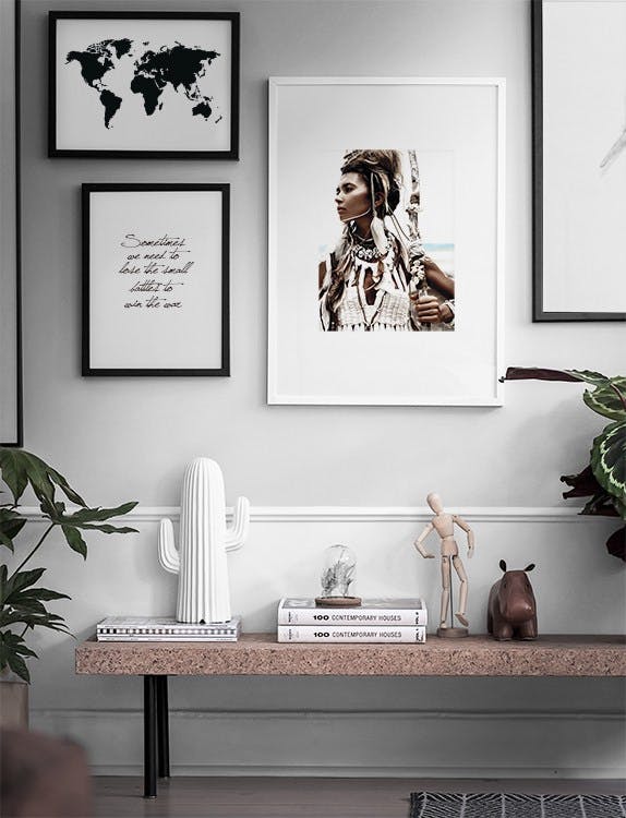 Schwarz-Weiß-Poster mit Weltkarte in Aquarell-Technik bei desenio.de