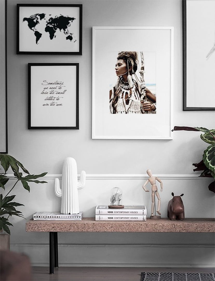 Schwarz-Weiß-Poster mit Weltkarte in Aquarell-Technik bei desenio.de