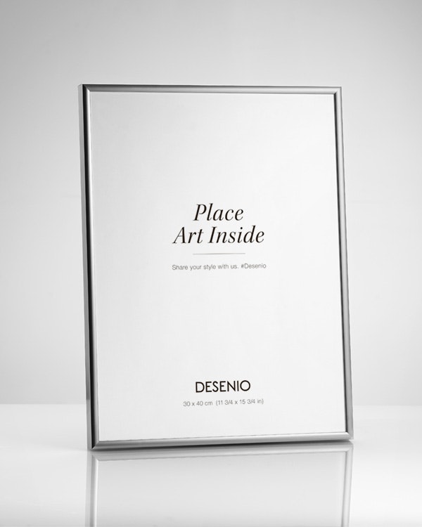 Stylish picture frame in gold from Desenio