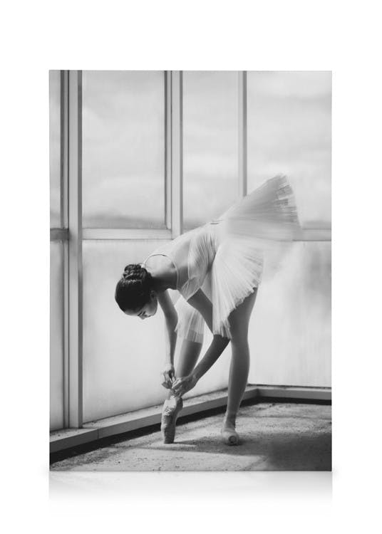 Ballerina Preparation Stampa su Tela (50x70 cm - Cornice in nero)- Bianco e nero