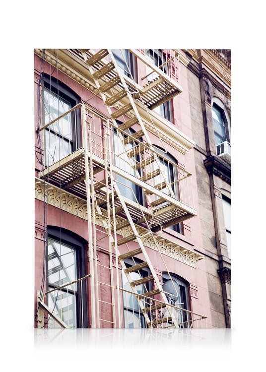 Obrazy na płótnie Pink Fire Escape Obraz na płótnie (50x70 cm - Czarna ramka)