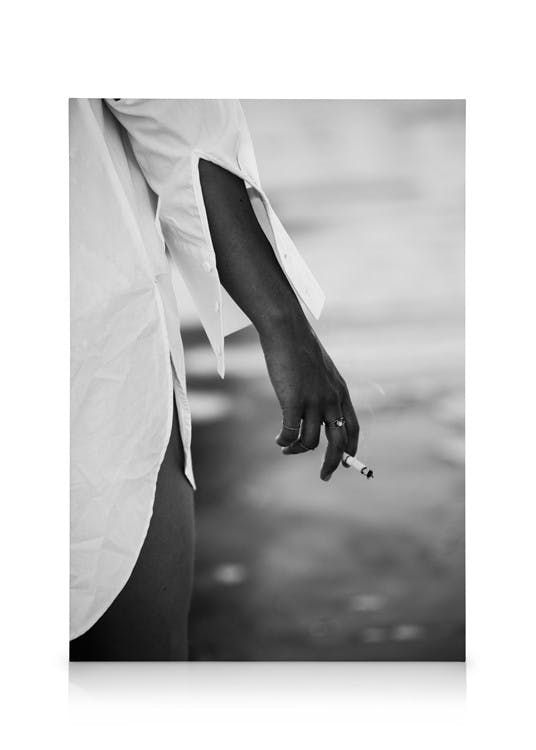 Girl in White Shirt Stampa su Tela (30x40 cm)- Bianco e nero